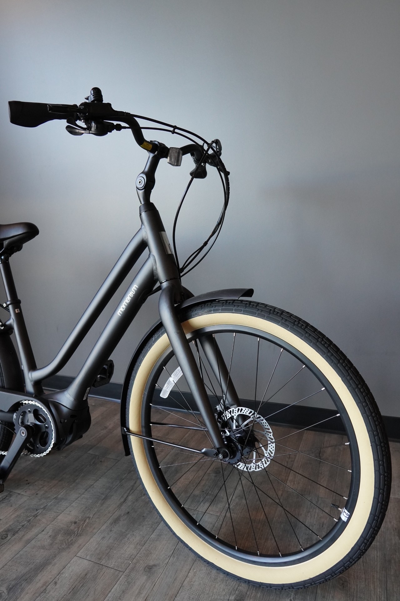 Large Momentum Lafree E-Bike (5'10-6'3)